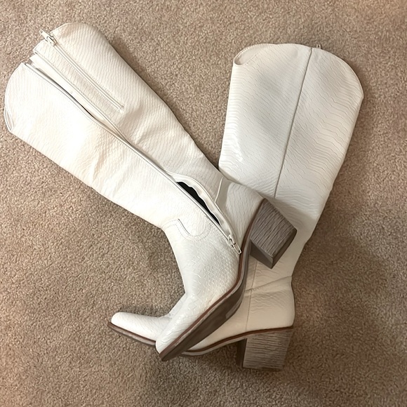 Faux snake skin white boots! - Picture 2 of 2